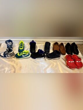 Used toddler shoes size 8C